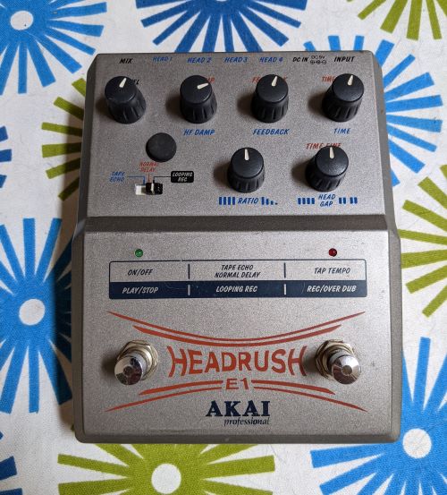 Akai Headrush E1