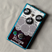 Load image into Gallery viewer, Blumes EarthQauker Day Colorway
