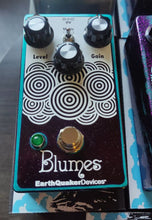 Load image into Gallery viewer, Blumes EarthQauker Day Colorway
