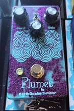 Load image into Gallery viewer, Plumes EarthQauker Day 2025 Colorway

