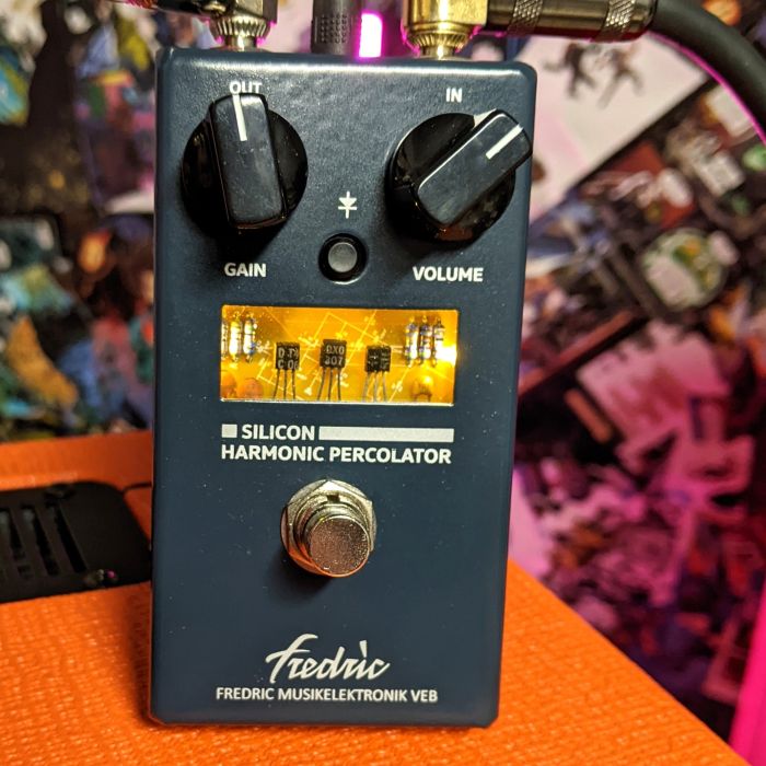 Silicon Harmonic Percolator